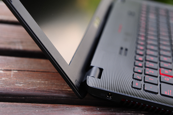 随身携带的隐形战机 – asus rog gl552jx 电竞笔电开箱!