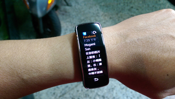 [开箱]galaxy s5 完整防水实测 galaxy gear fit灵活运用