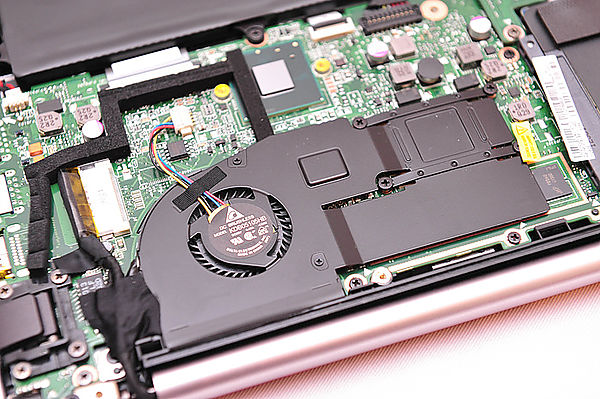 直觉触控 玩美效能 – asus vivobook s200e 粉嫩桃红金属版